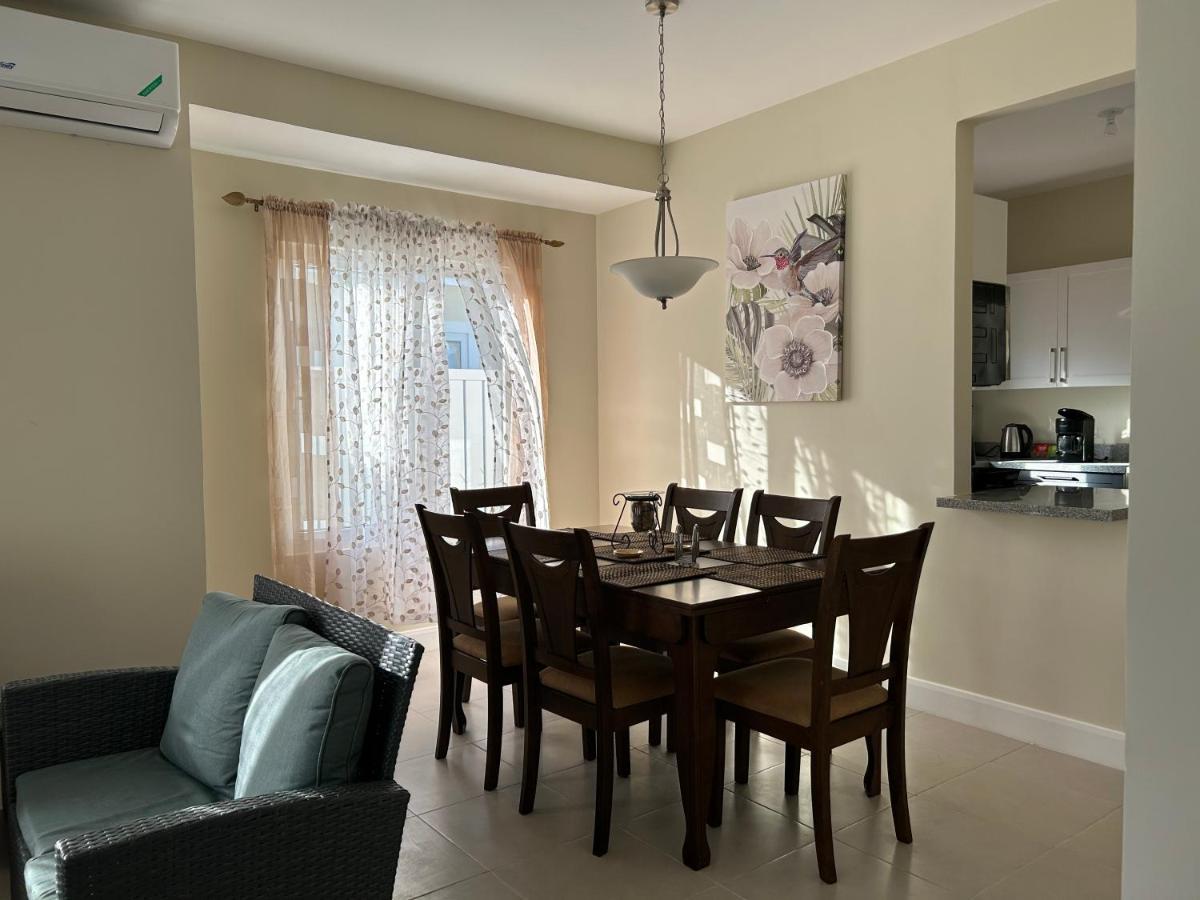 Seamist Villa @Oceanpointe Lucea Comfy 2Br W/Pool Gym & Parking Bagian luar foto