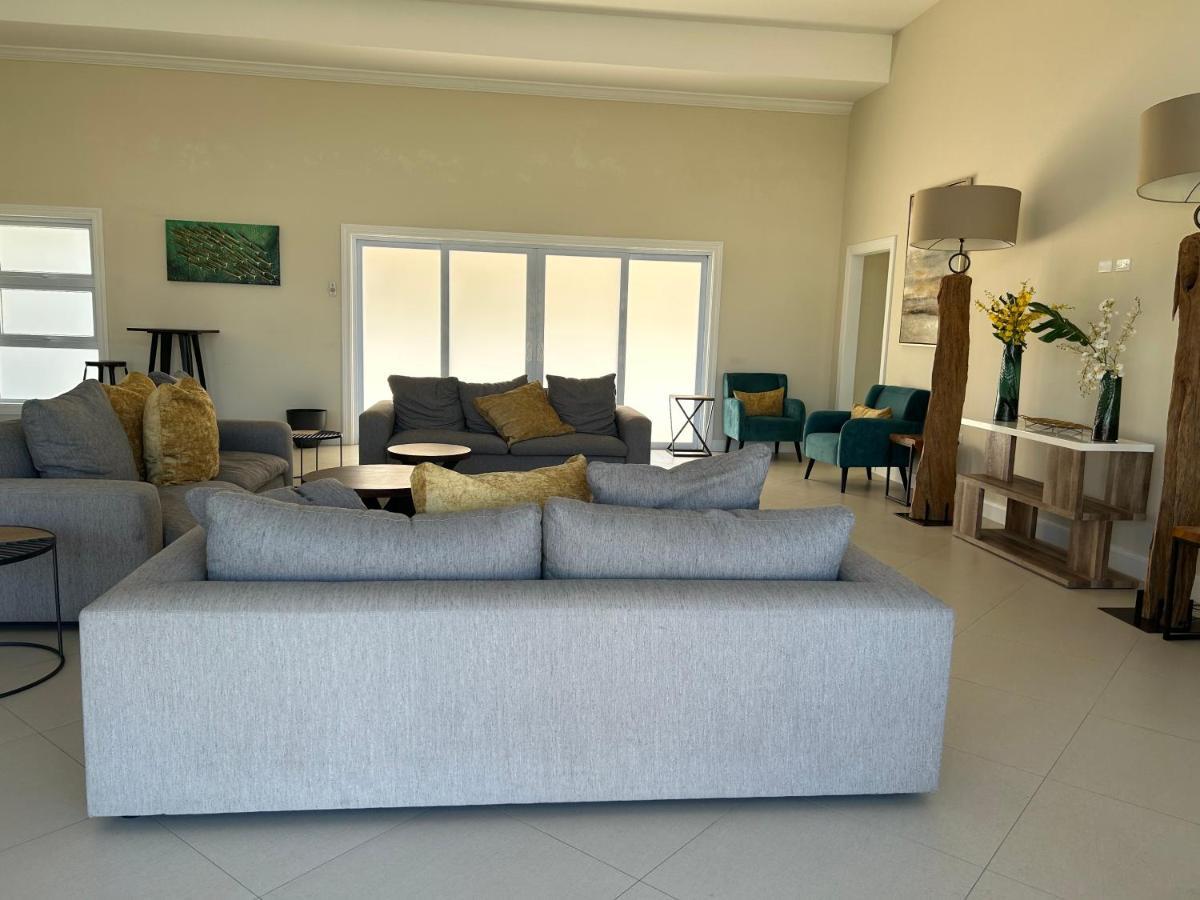Seamist Villa @Oceanpointe Lucea Comfy 2Br W/Pool Gym & Parking Bagian luar foto