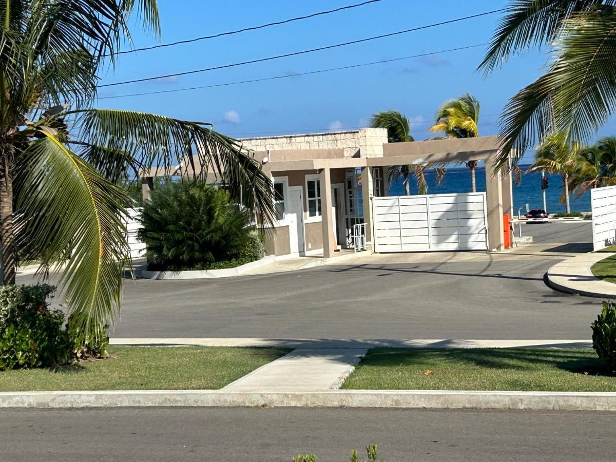 Seamist Villa @Oceanpointe Lucea Comfy 2Br W/Pool Gym & Parking Bagian luar foto