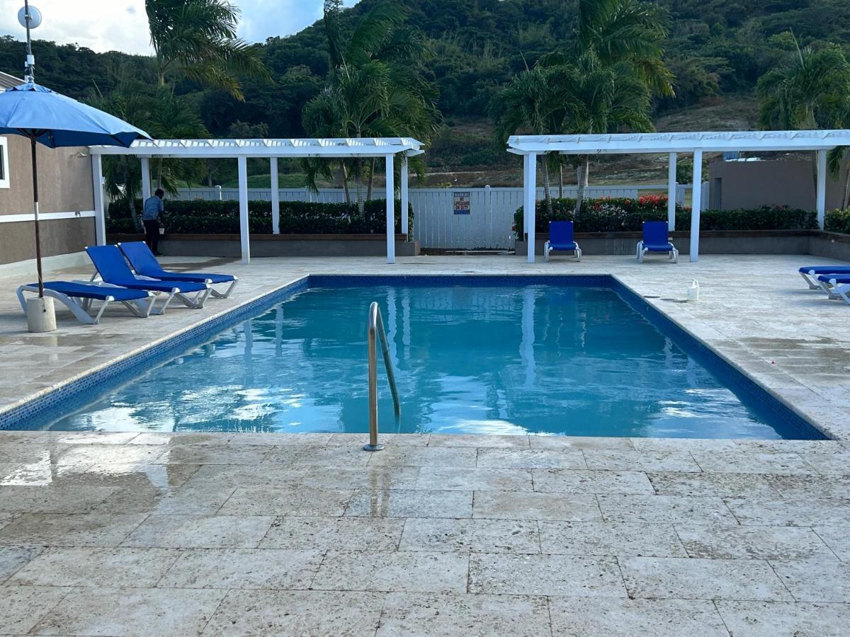 Seamist Villa @Oceanpointe Lucea Comfy 2Br W/Pool Gym & Parking Bagian luar foto