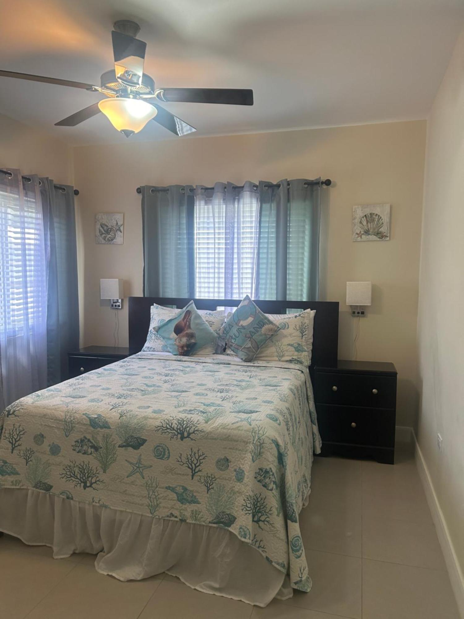 Seamist Villa @Oceanpointe Lucea Comfy 2Br W/Pool Gym & Parking Bagian luar foto