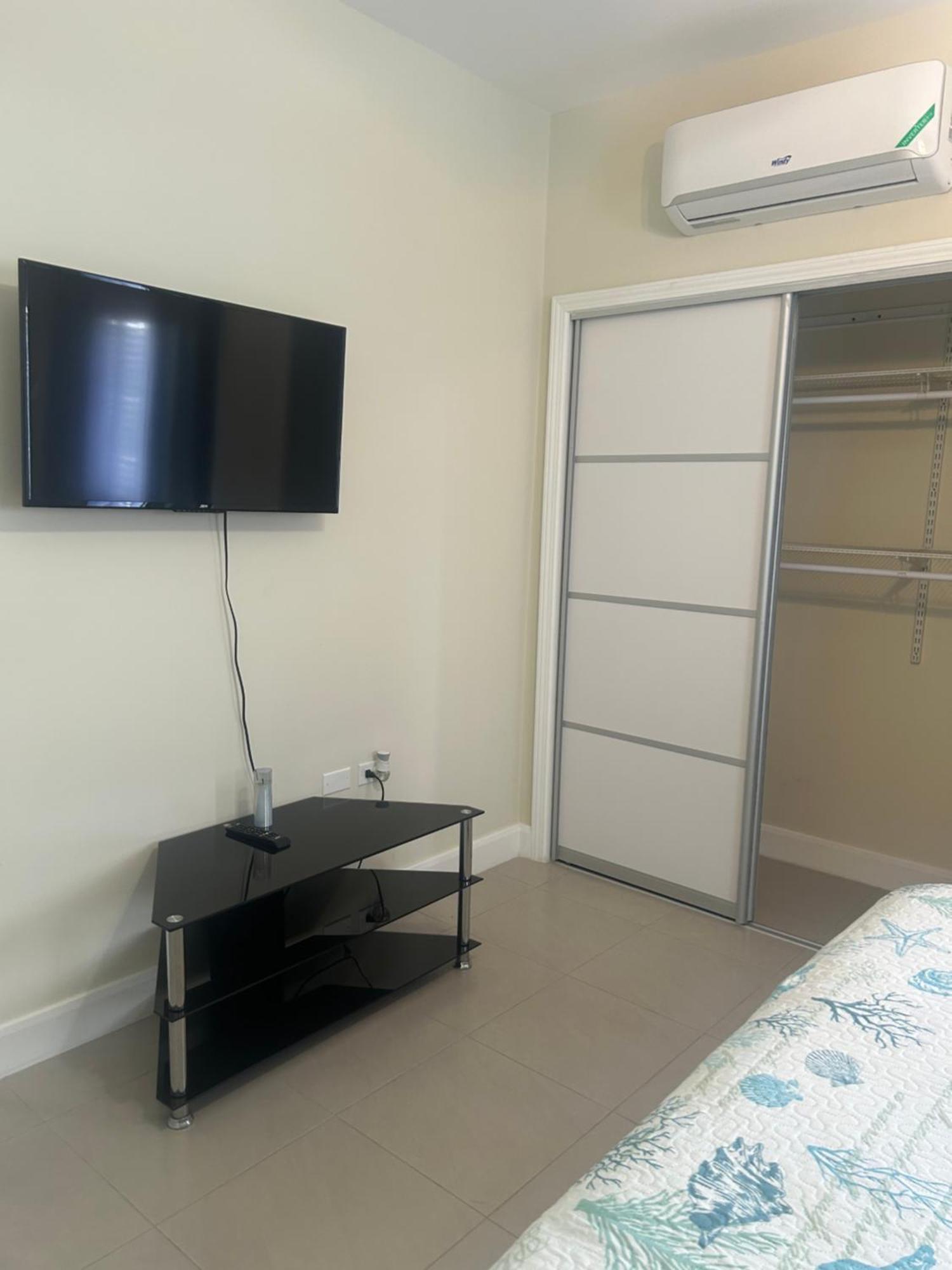 Seamist Villa @Oceanpointe Lucea Comfy 2Br W/Pool Gym & Parking Bagian luar foto